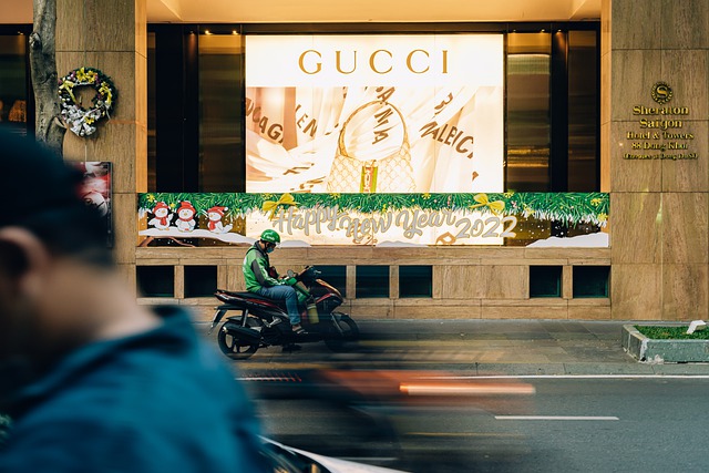 Płatności krypto w sklepach Gucci