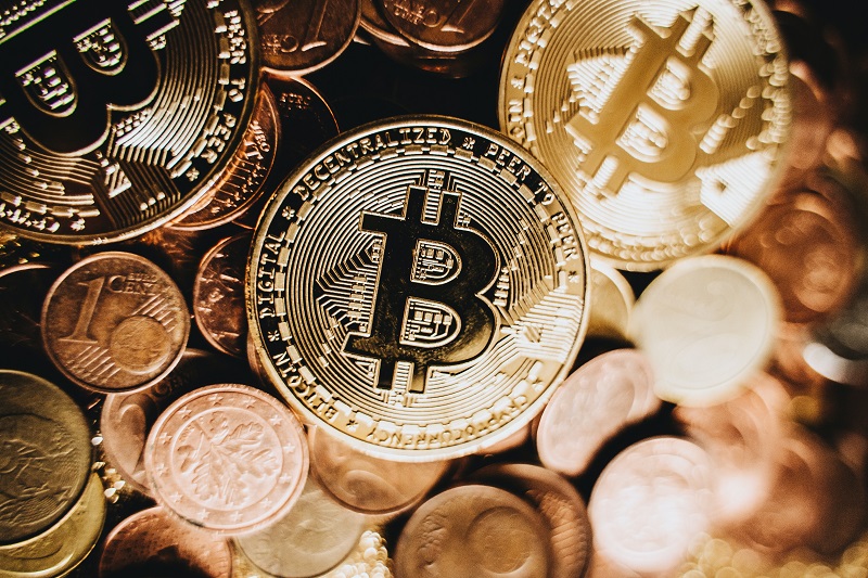 Bitcoin spadł poniżej 21 000 USD 